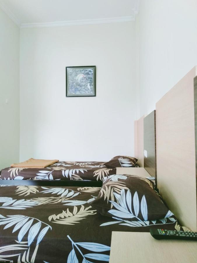 Hotel Taman Indah Madiun Zewnętrze zdjęcie