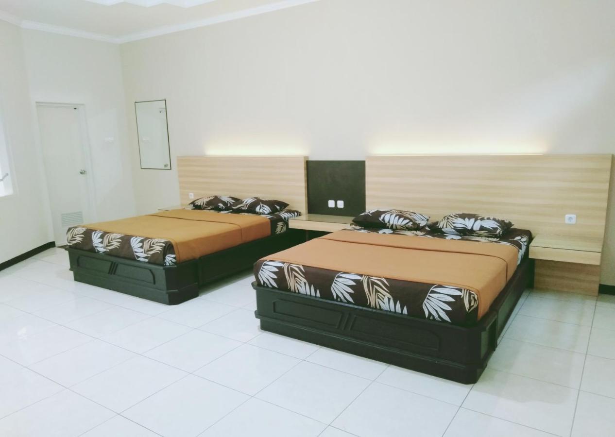 Hotel Taman Indah Madiun Zewnętrze zdjęcie