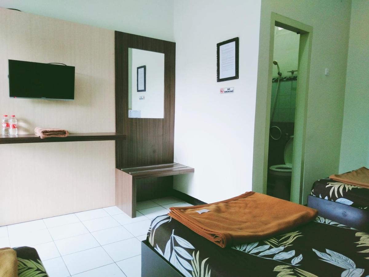 Hotel Taman Indah Madiun Zewnętrze zdjęcie