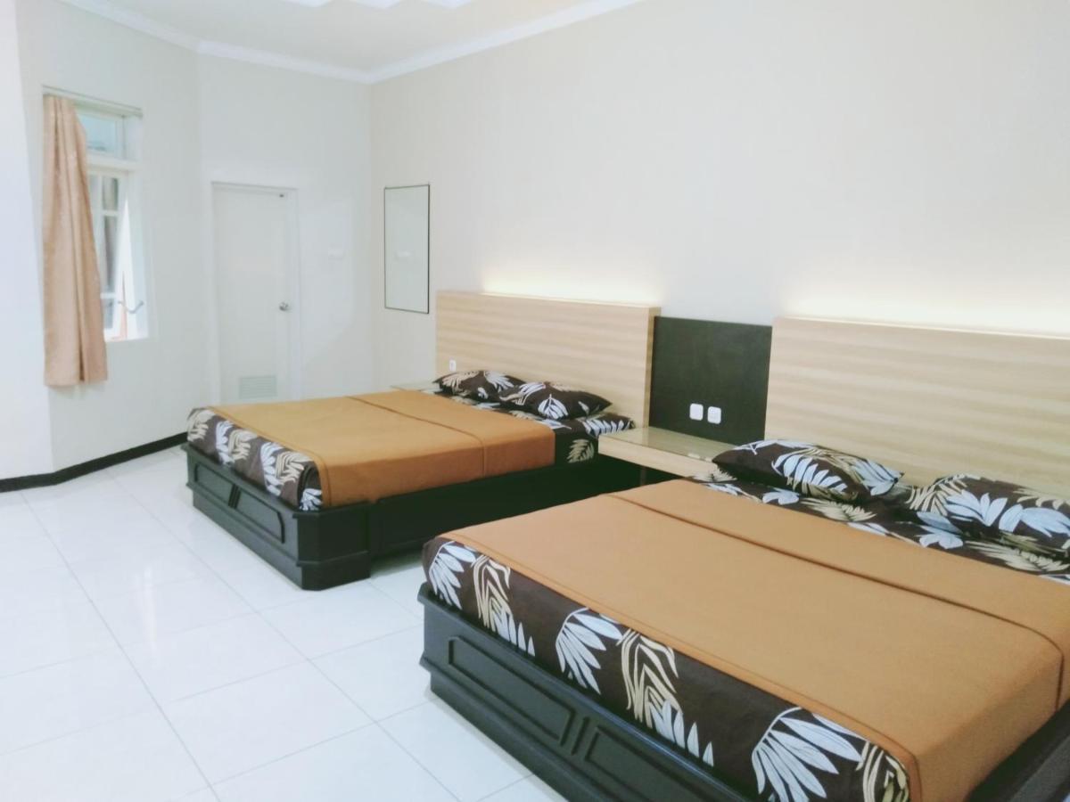 Hotel Taman Indah Madiun Zewnętrze zdjęcie