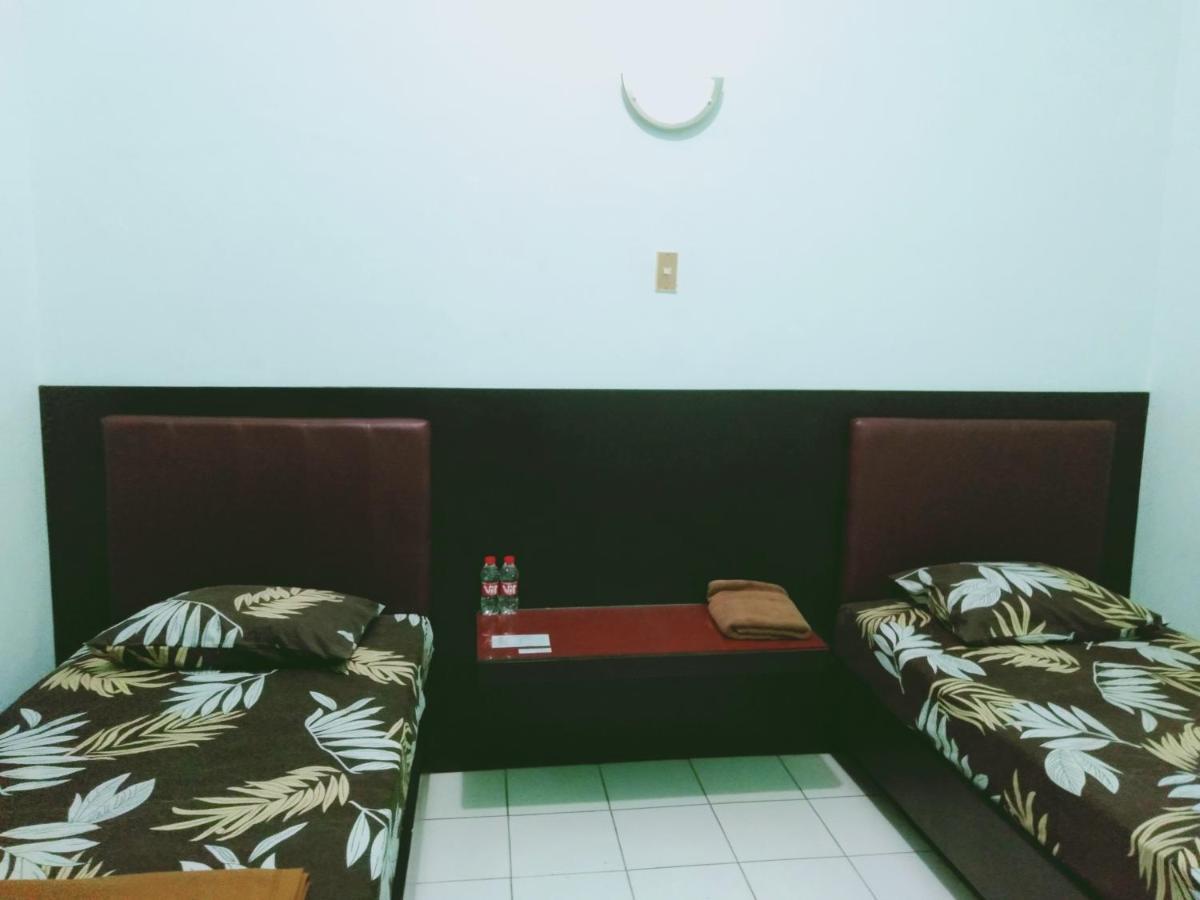Hotel Taman Indah Madiun Zewnętrze zdjęcie