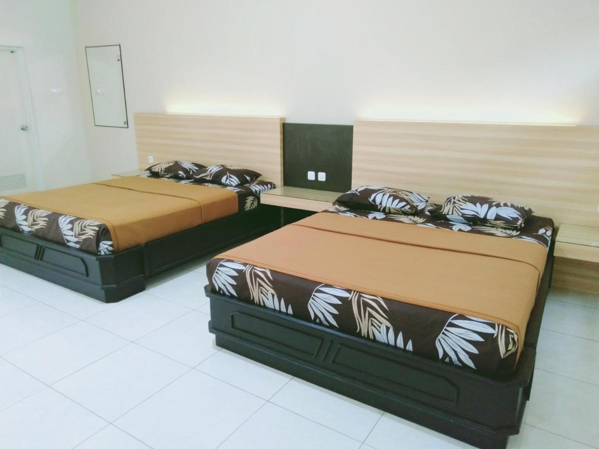Hotel Taman Indah Madiun Zewnętrze zdjęcie