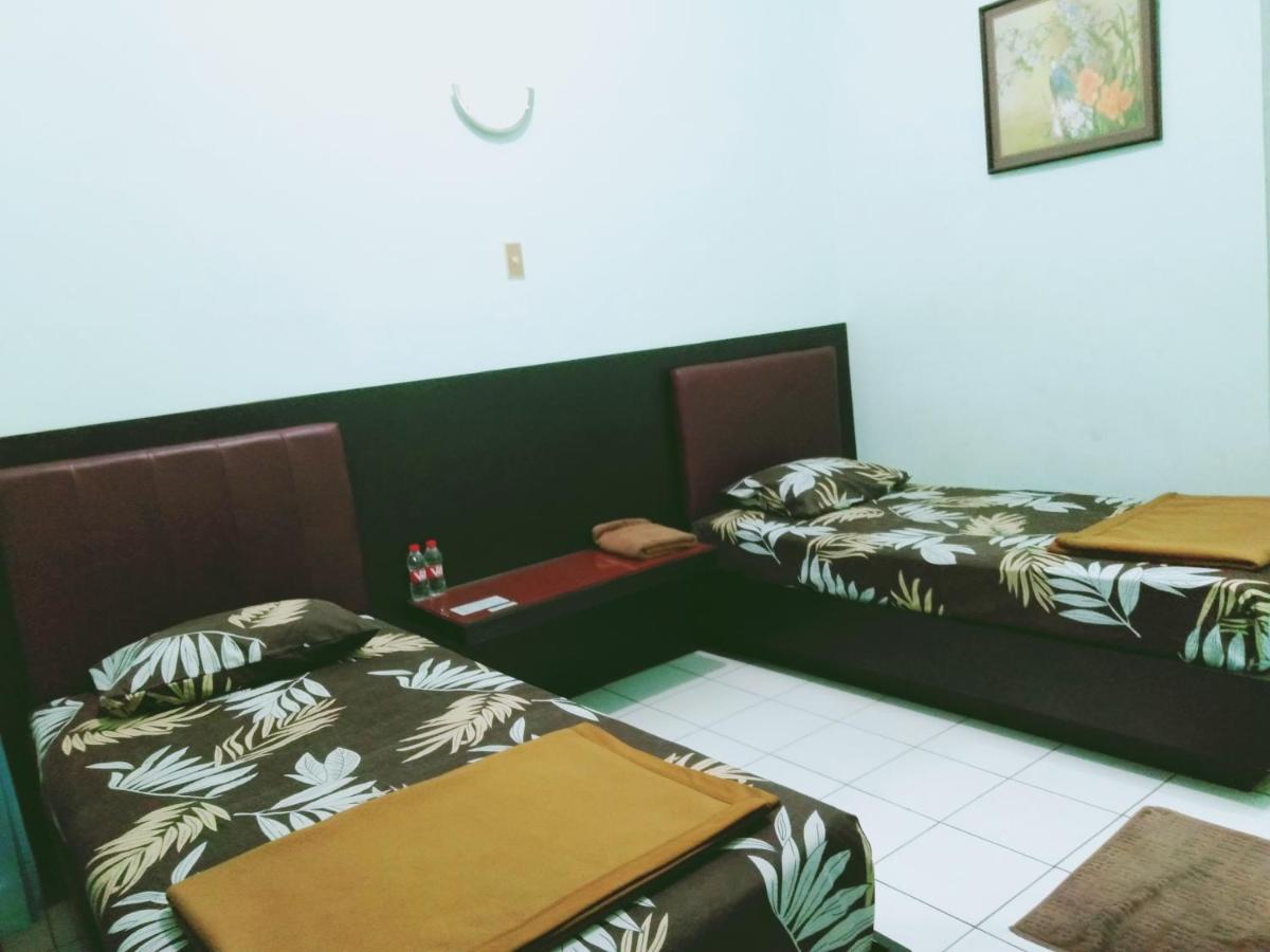 Hotel Taman Indah Madiun Zewnętrze zdjęcie