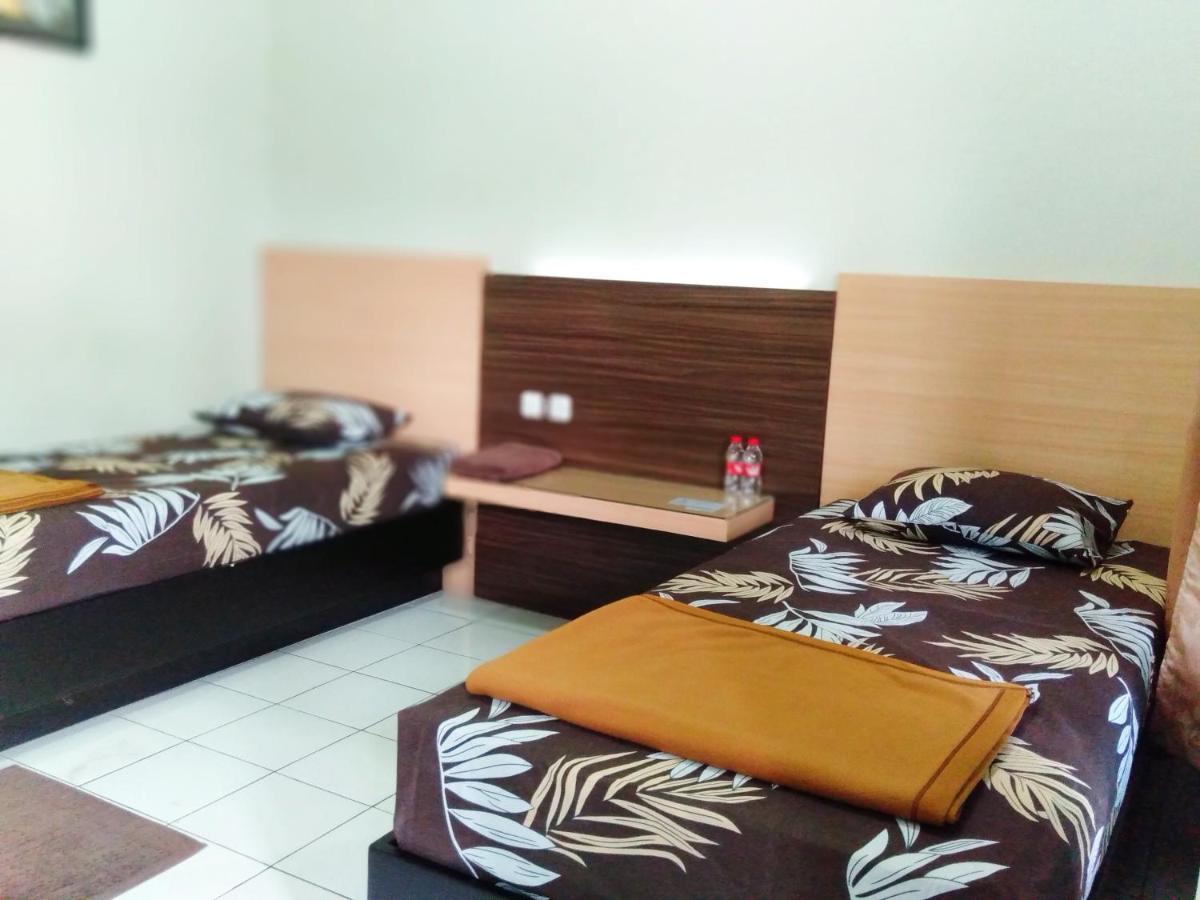 Hotel Taman Indah Madiun Zewnętrze zdjęcie
