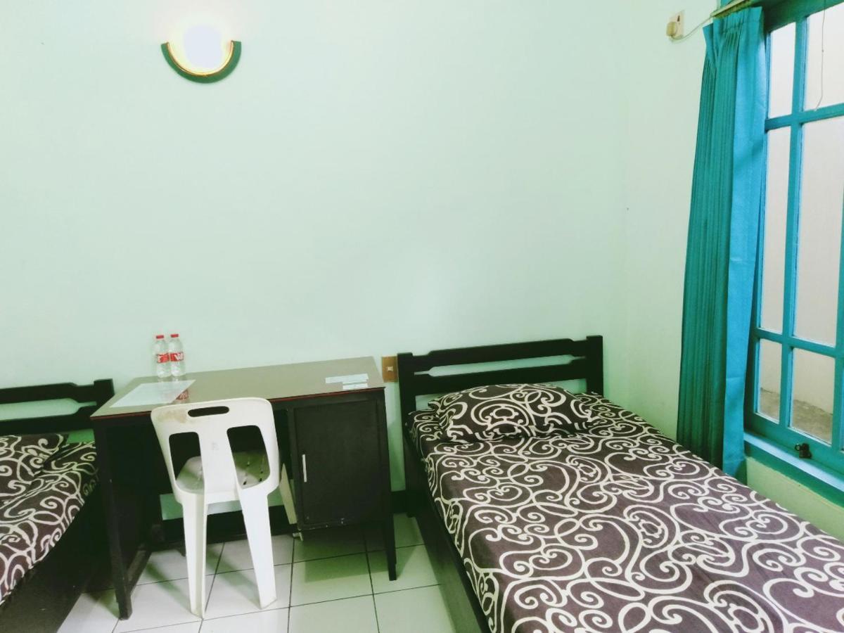 Hotel Taman Indah Madiun Zewnętrze zdjęcie