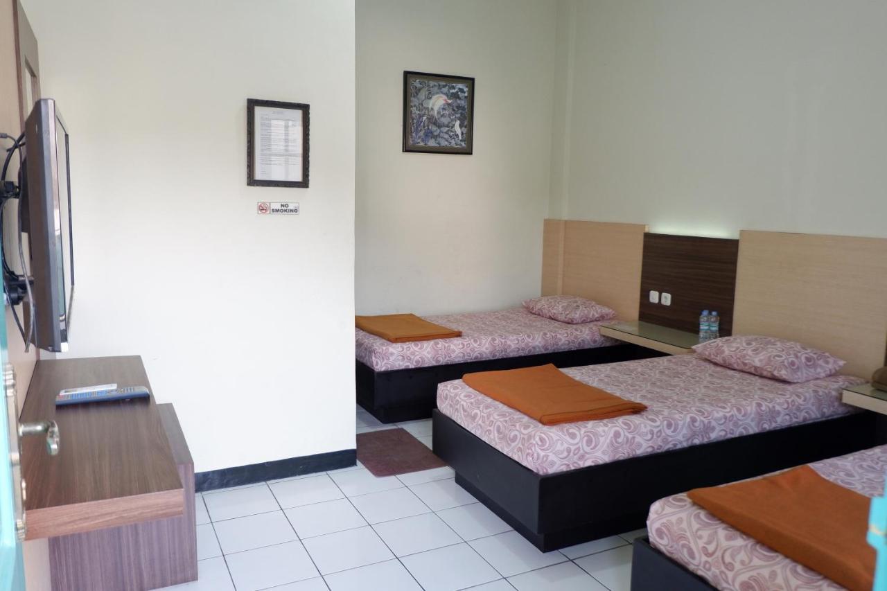 Hotel Taman Indah Madiun Zewnętrze zdjęcie