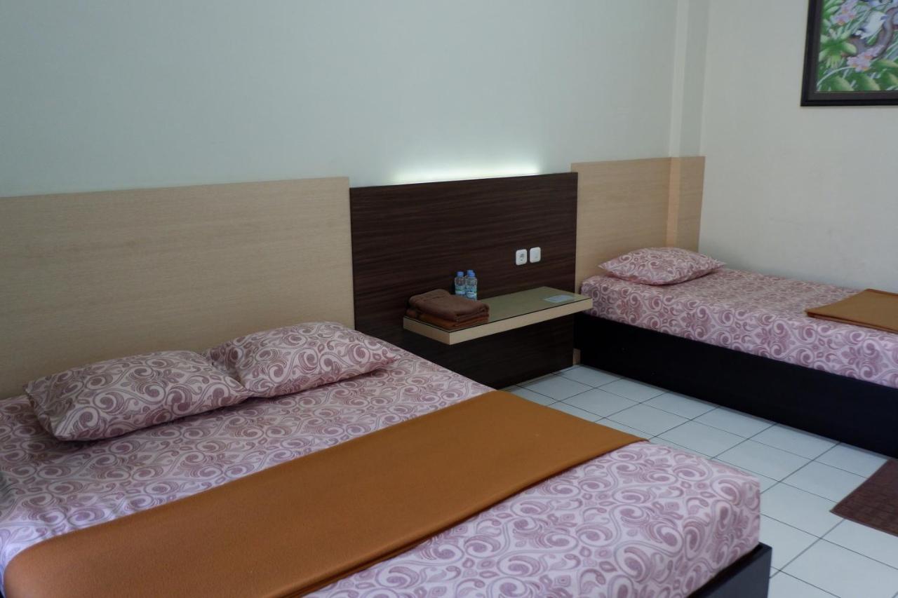 Hotel Taman Indah Madiun Zewnętrze zdjęcie