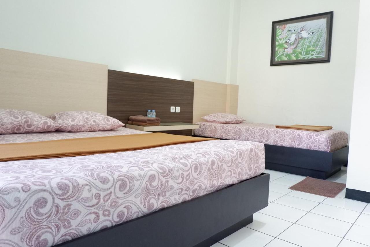 Hotel Taman Indah Madiun Zewnętrze zdjęcie