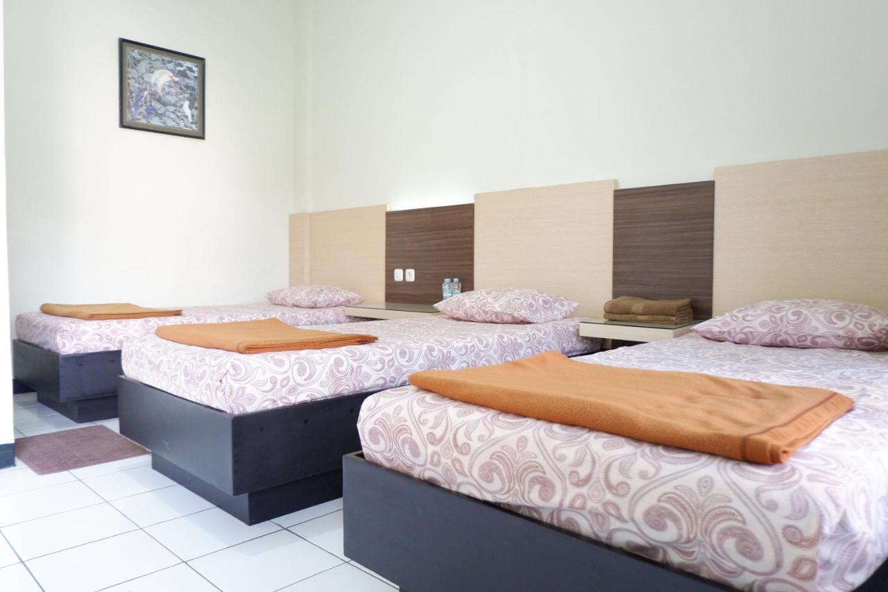 Hotel Taman Indah Madiun Zewnętrze zdjęcie