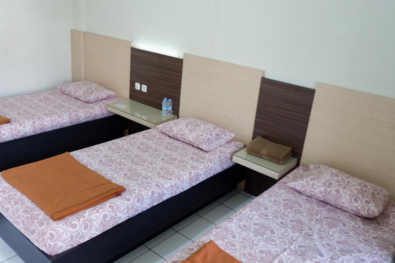 Hotel Taman Indah Madiun Zewnętrze zdjęcie