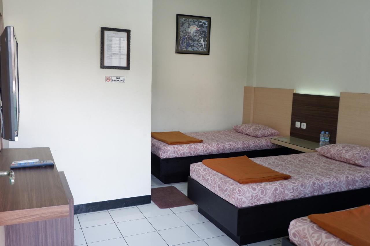 Hotel Taman Indah Madiun Zewnętrze zdjęcie