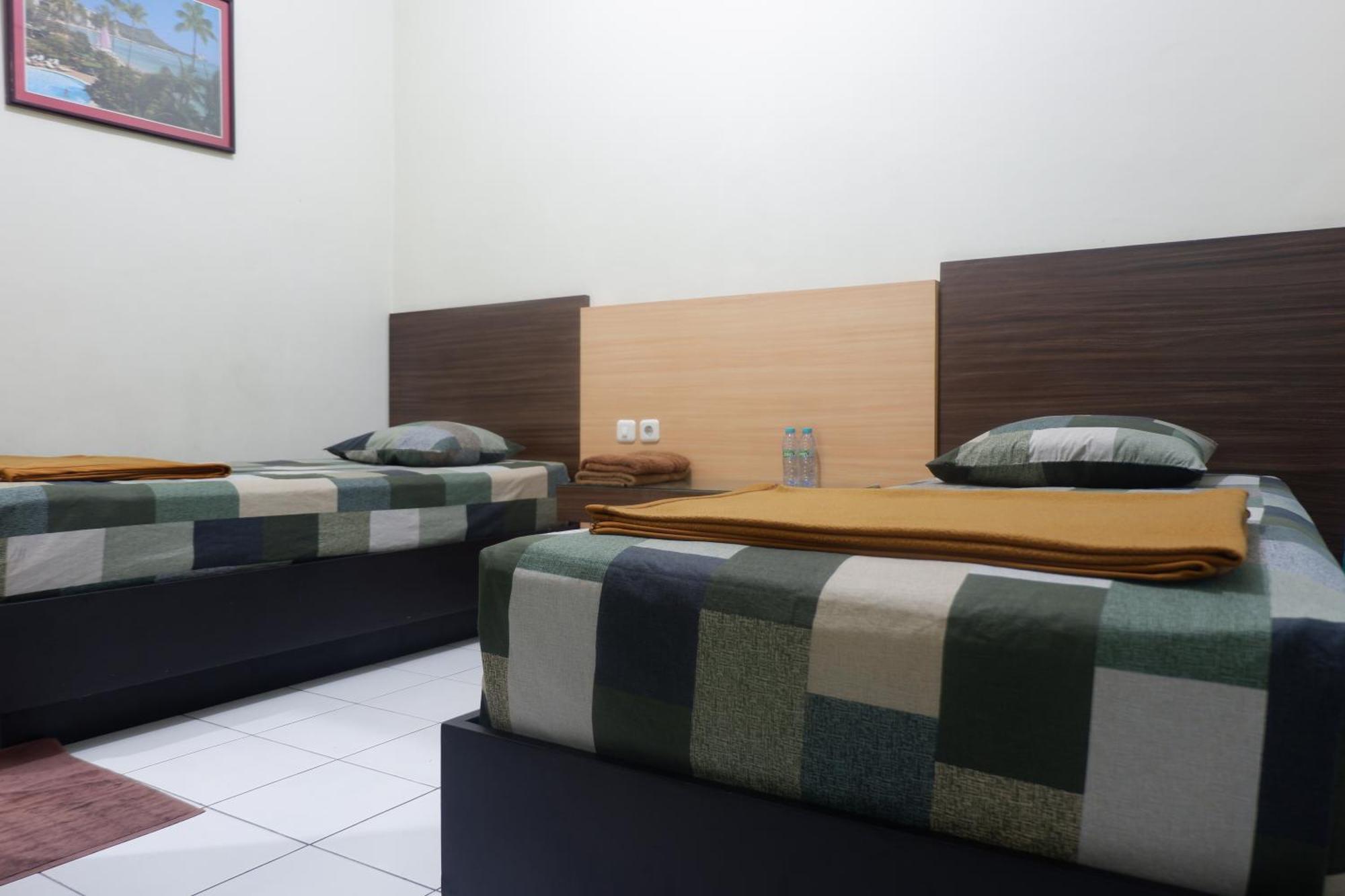 Hotel Taman Indah Madiun Zewnętrze zdjęcie