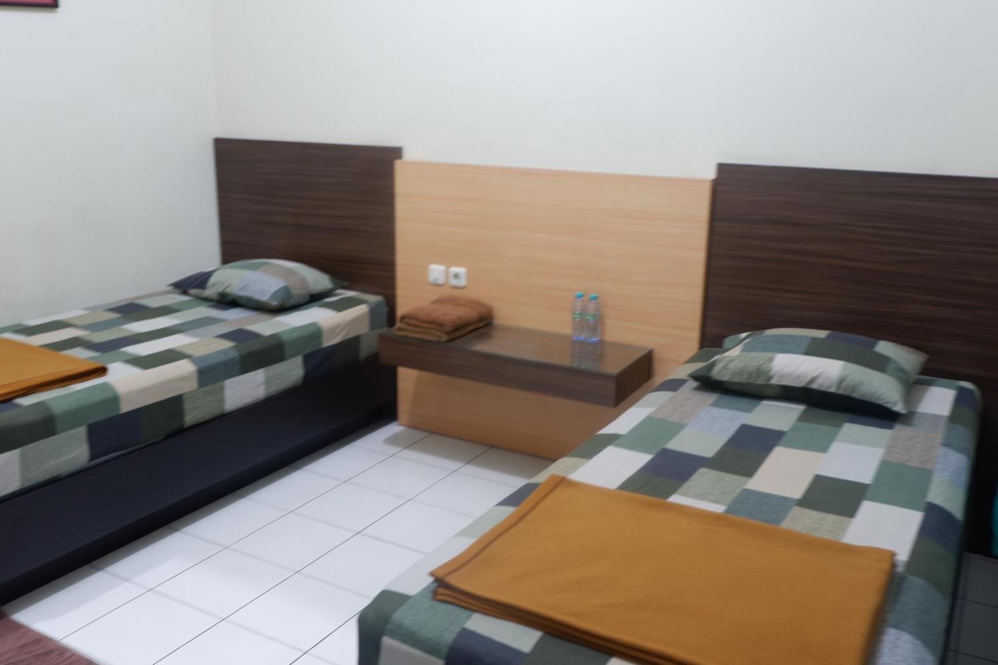 Hotel Taman Indah Madiun Zewnętrze zdjęcie