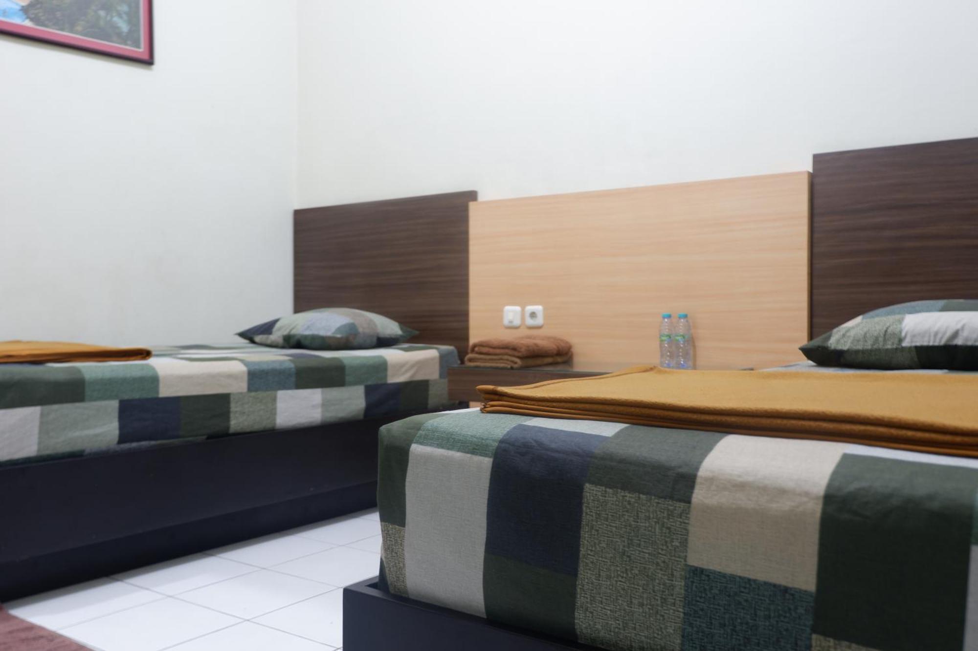 Hotel Taman Indah Madiun Zewnętrze zdjęcie