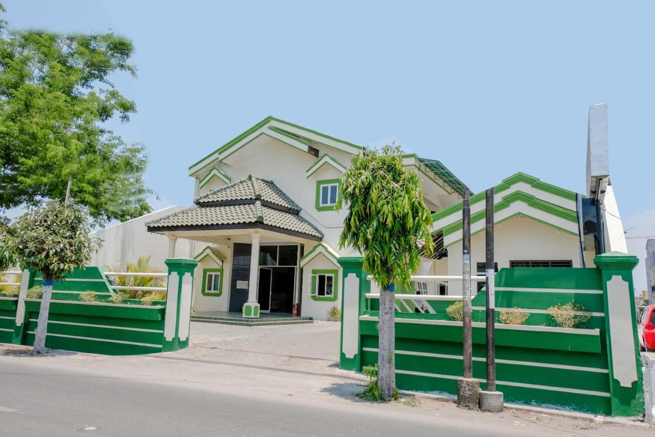 Hotel Taman Indah Madiun Zewnętrze zdjęcie