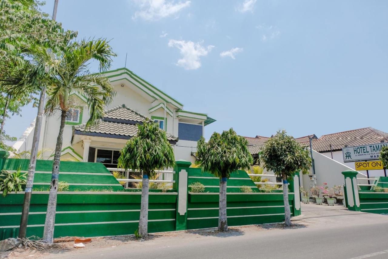 Hotel Taman Indah Madiun Zewnętrze zdjęcie